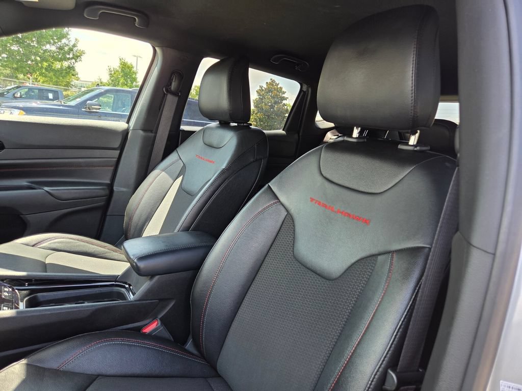 Used 2024 Jeep Compass Trailhawk AWD/4WD image 11