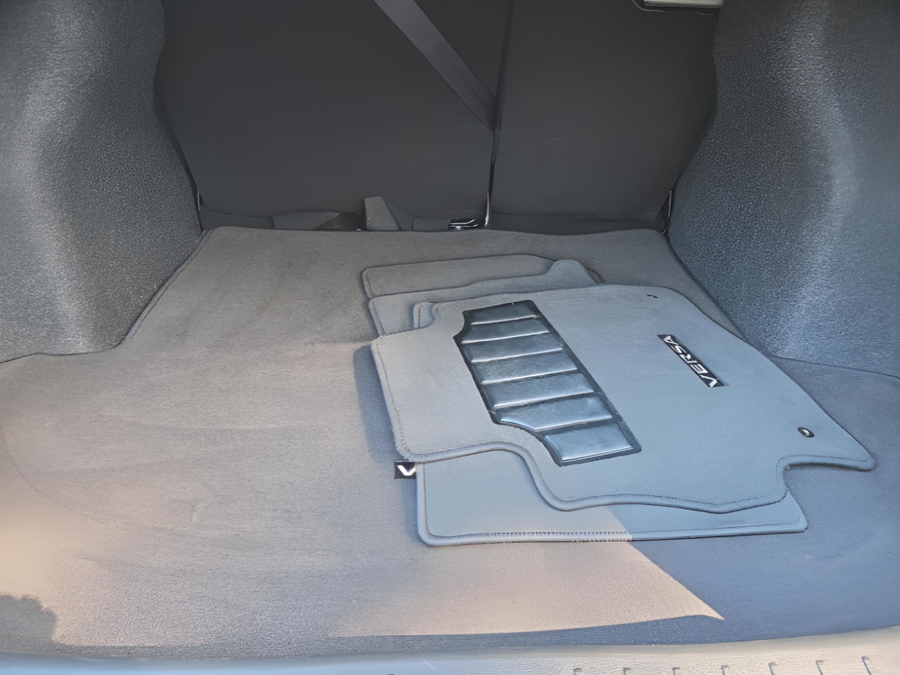 Used 2025 Nissan Versa SV image 31