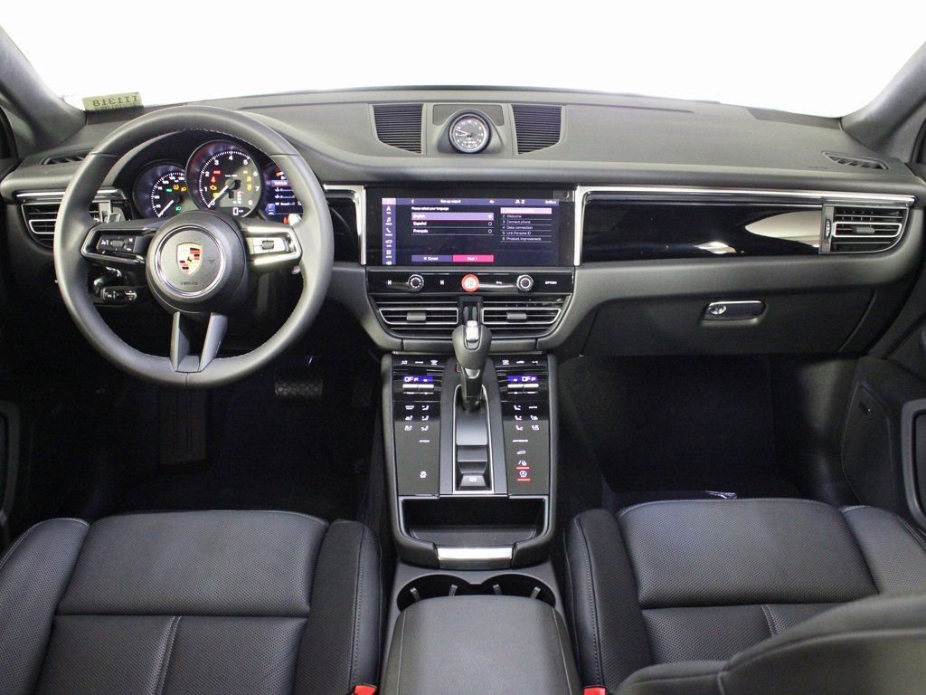 Certified 2025 Porsche Macan image 20