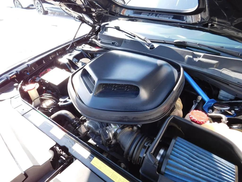 Used 2015 Dodge Challenger R/T Plus image 29