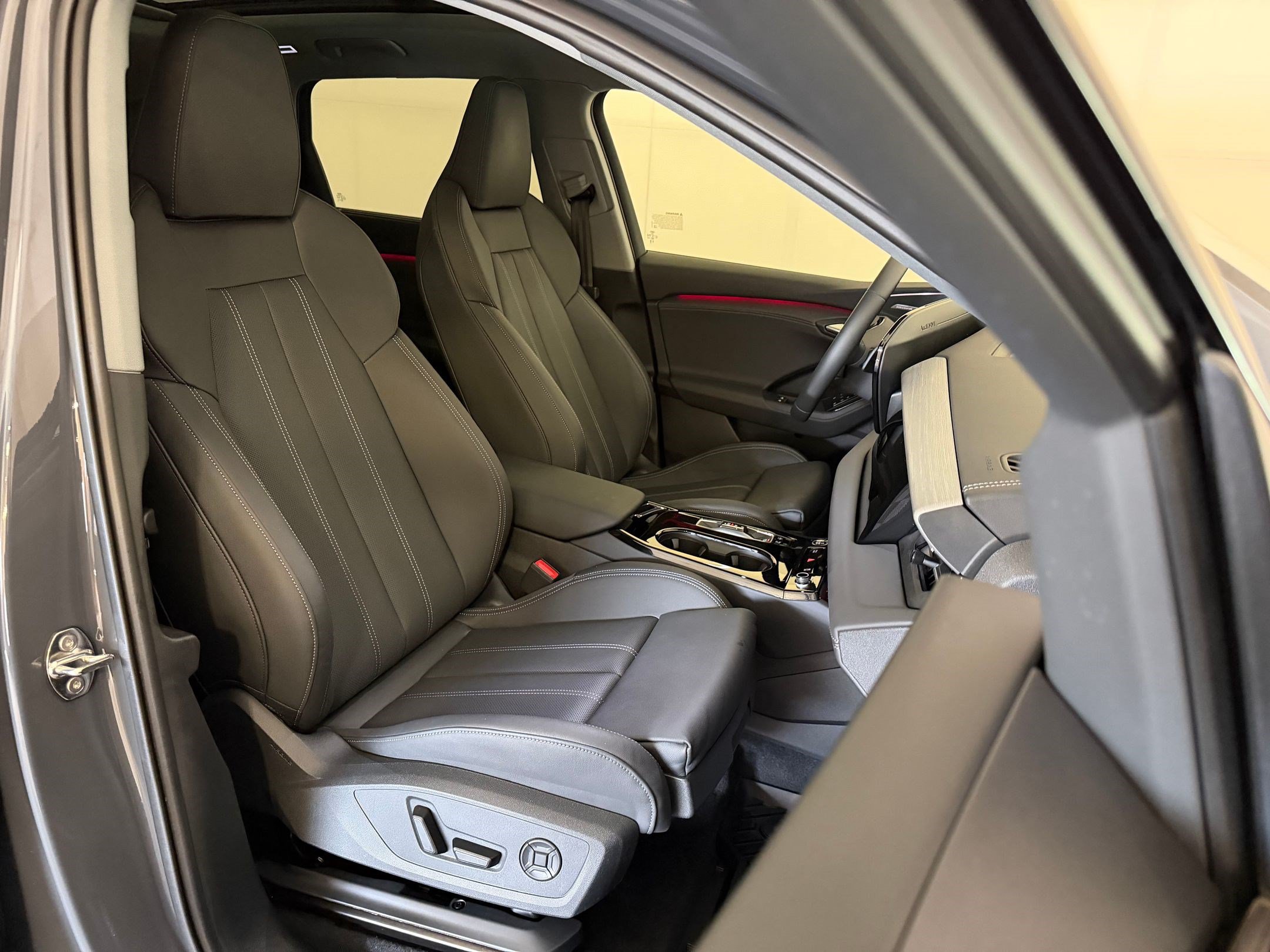 Certified 2025 Audi Q6 e-tron Premium Plus w/ Premium Plus AWD/4WD image 24