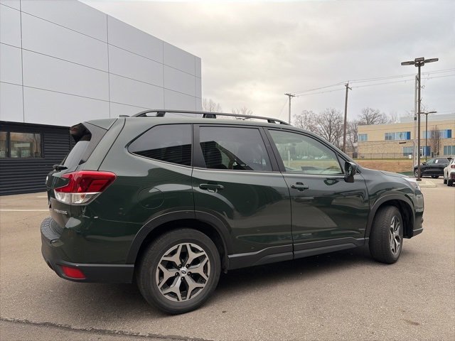 Used 2023 Subaru Forester Premium image 3