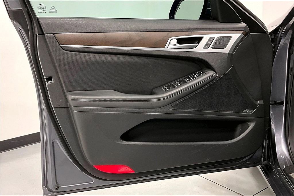 Used 2015 Hyundai Genesis 5.0 w/ Option Group 05 image 21