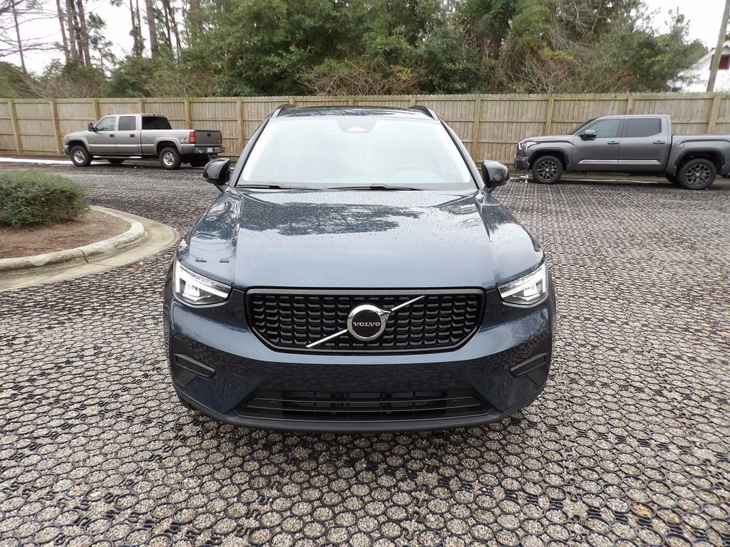 New 2026 Volvo XC40 B5 Core w/ Climate Package AWD/4WD image 2