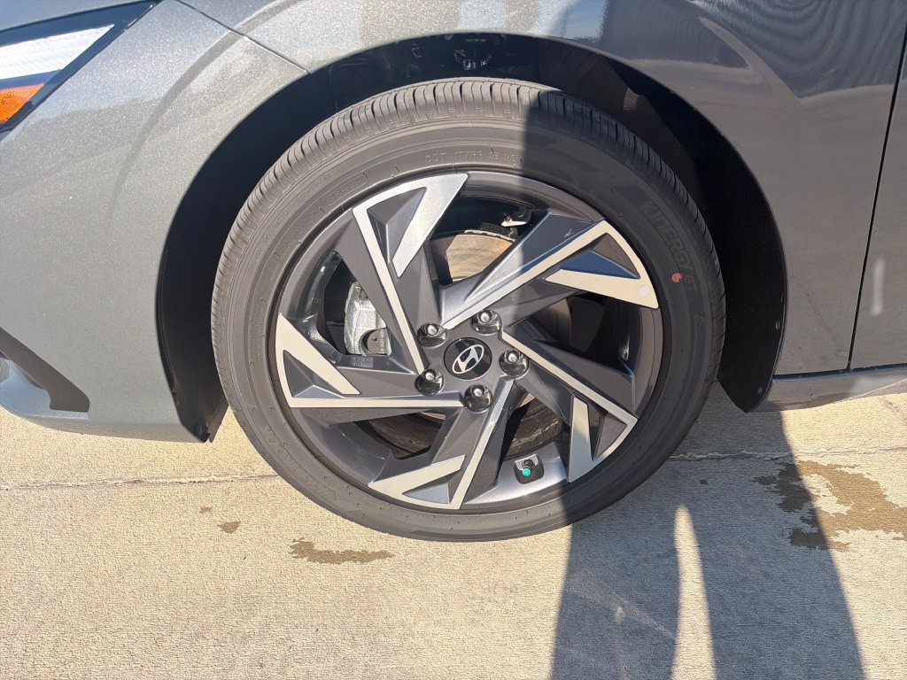 New 2026 Hyundai Elantra Limited FWD image 12