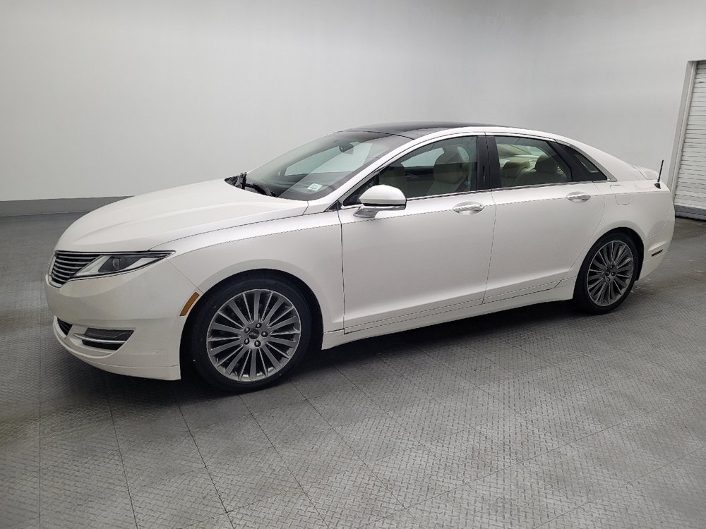 Used 2013 Lincoln MKZ FWD image 2