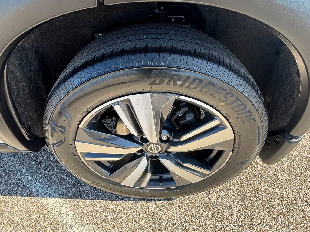 Used 2021 Nissan Rogue Platinum image 5