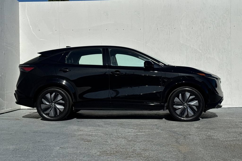 Used 2024 Nissan Ariya AWD image 2