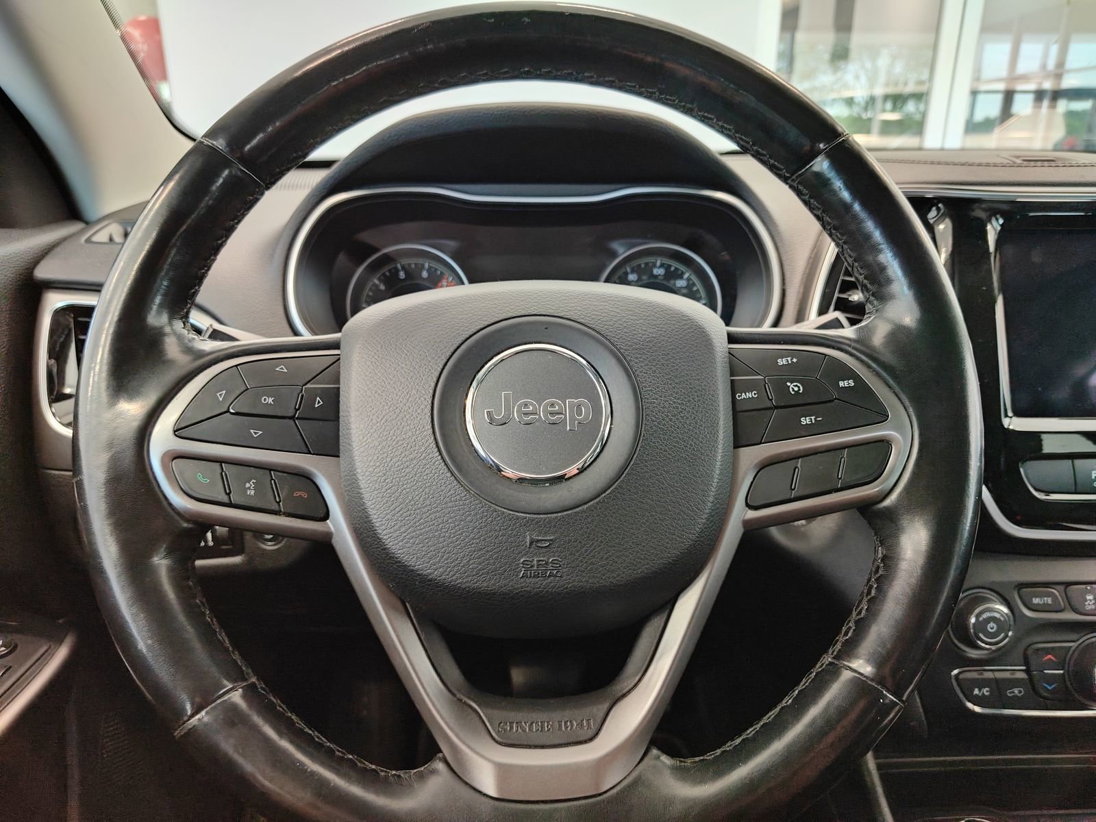 Used 2020 Jeep Cherokee Limited AWD/4WD image 13
