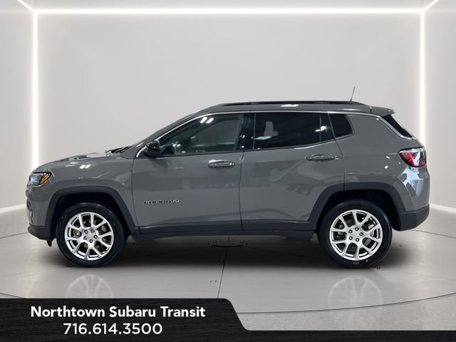 Used 2023 Jeep Compass Latitude AWD/4WD image 2