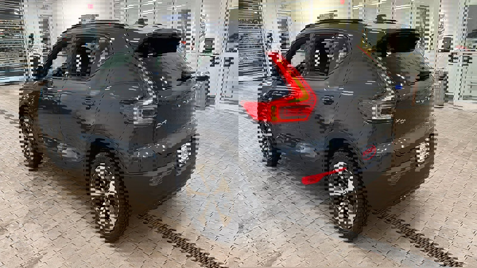 Used 2026 Volvo XC40 B4 Plus w/ Climate Package image 7