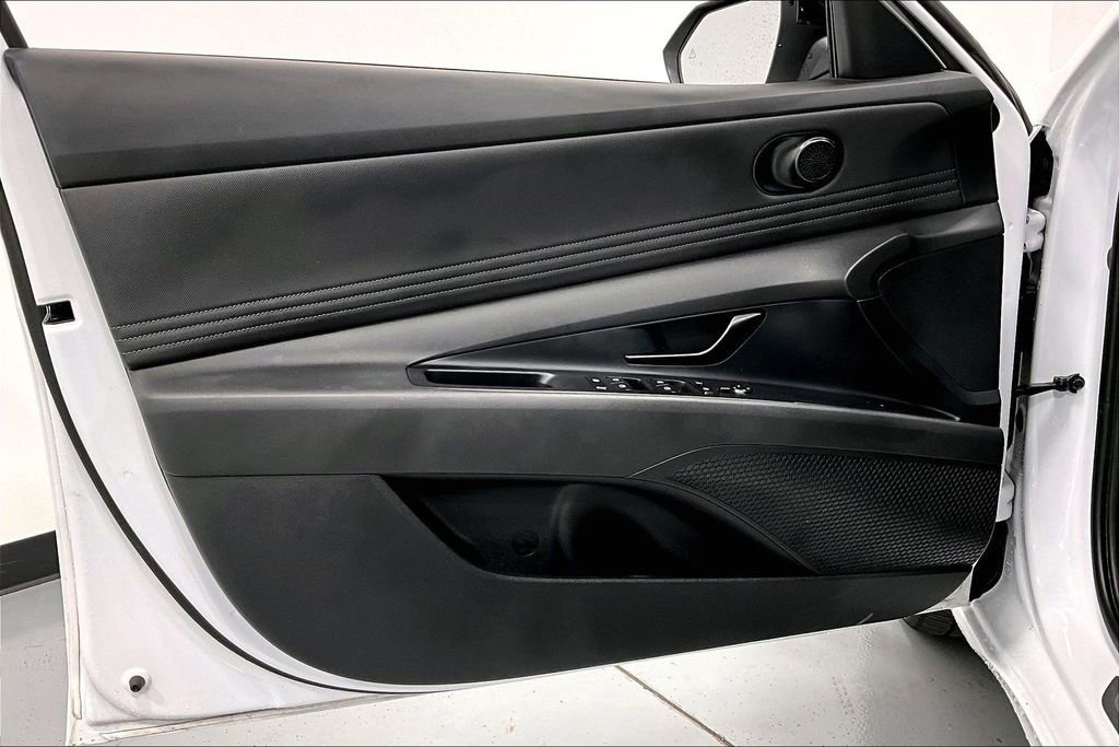 Certified 2025 Hyundai Elantra SEL image 20