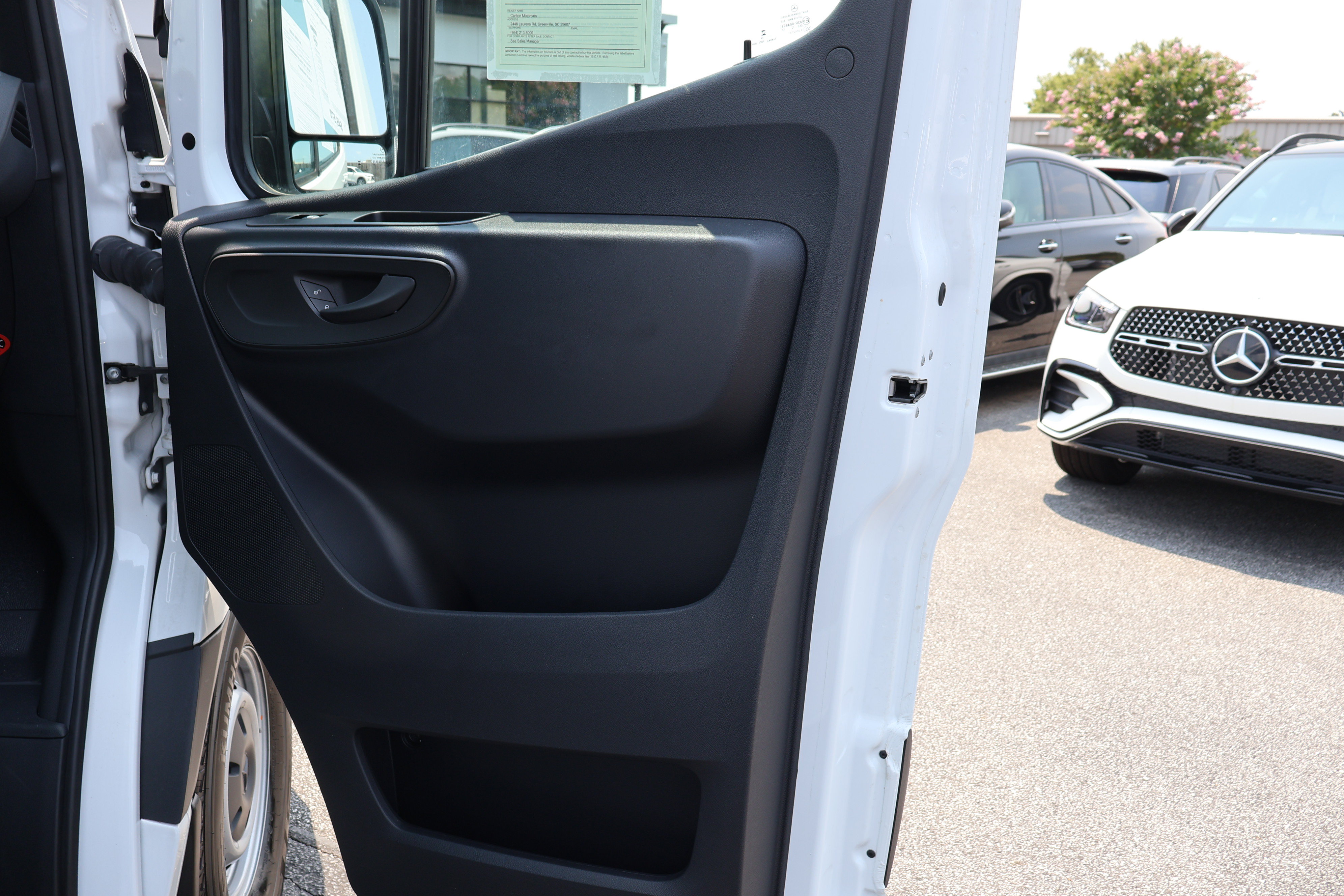 Used 2024 Mercedes-Benz eSprinter 170 Cargo image 21