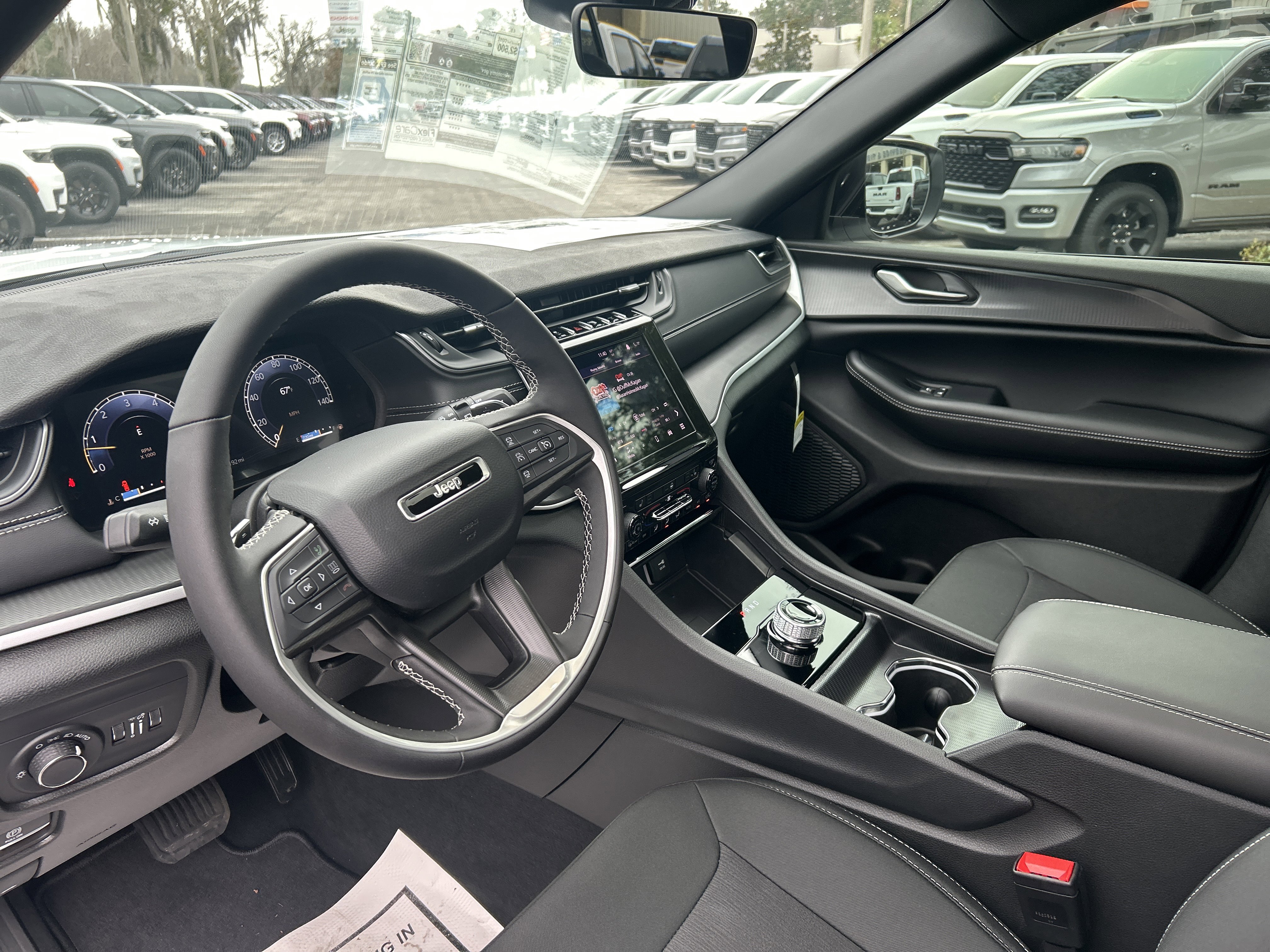 New 2025 Jeep Grand Cherokee L Laredo image 16