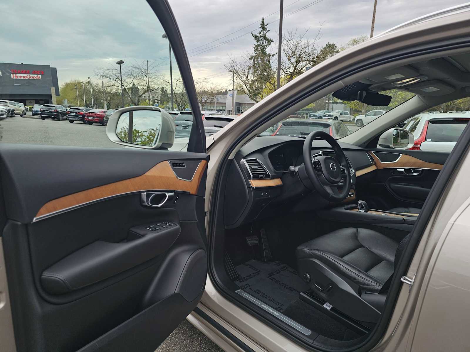 Used 2023 Volvo XC90 T8 Plus AWD/4WD image 20