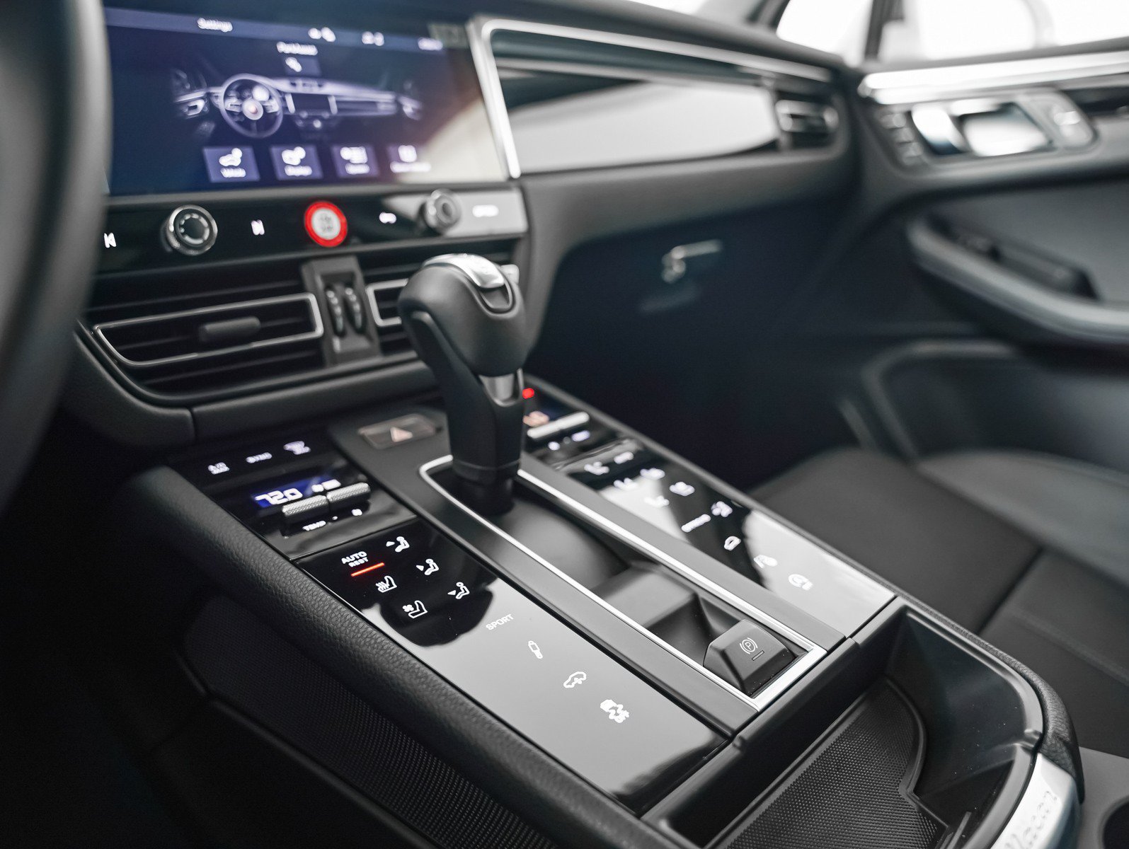 Certified 2026 Porsche Macan AWD/4WD image 20