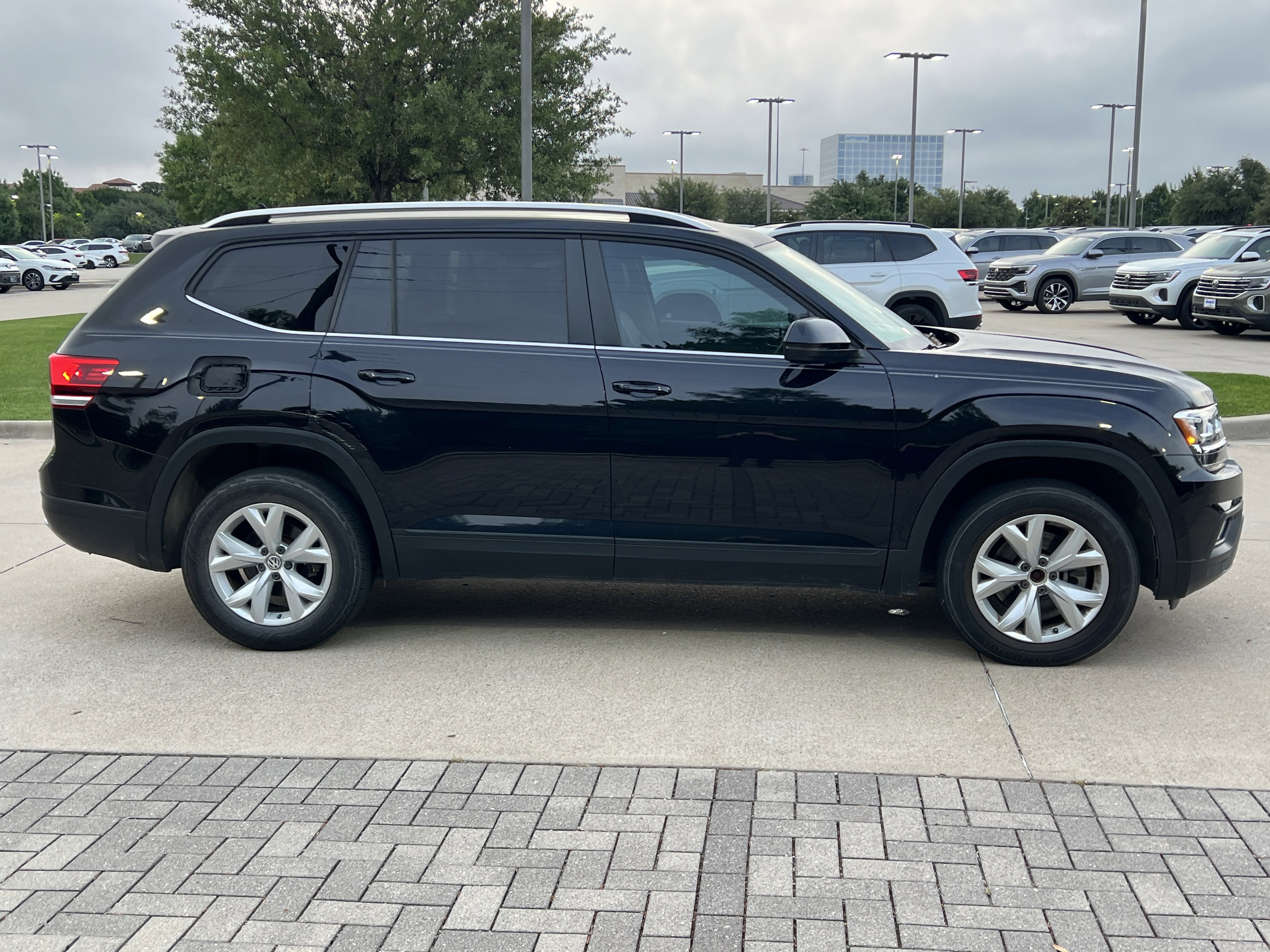 Used 2018 Volkswagen Atlas SE FWD image 11