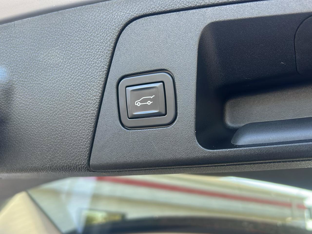 Used 2019 Buick Envision Essence FWD image 13