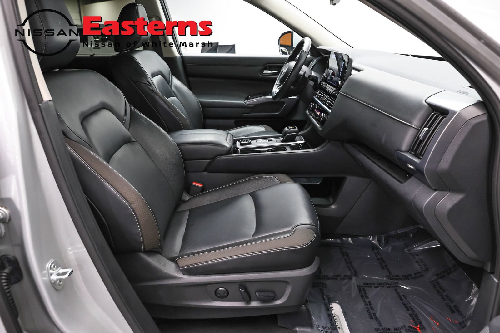 Used 2023 Nissan Pathfinder SL AWD/4WD image 24