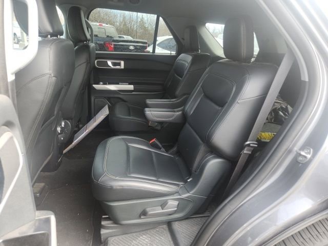 Used 2021 Ford Explorer XLT w/ Equipment Group 202A image 12