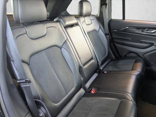 Used 2023 Jeep Grand Cherokee Altitude image 20