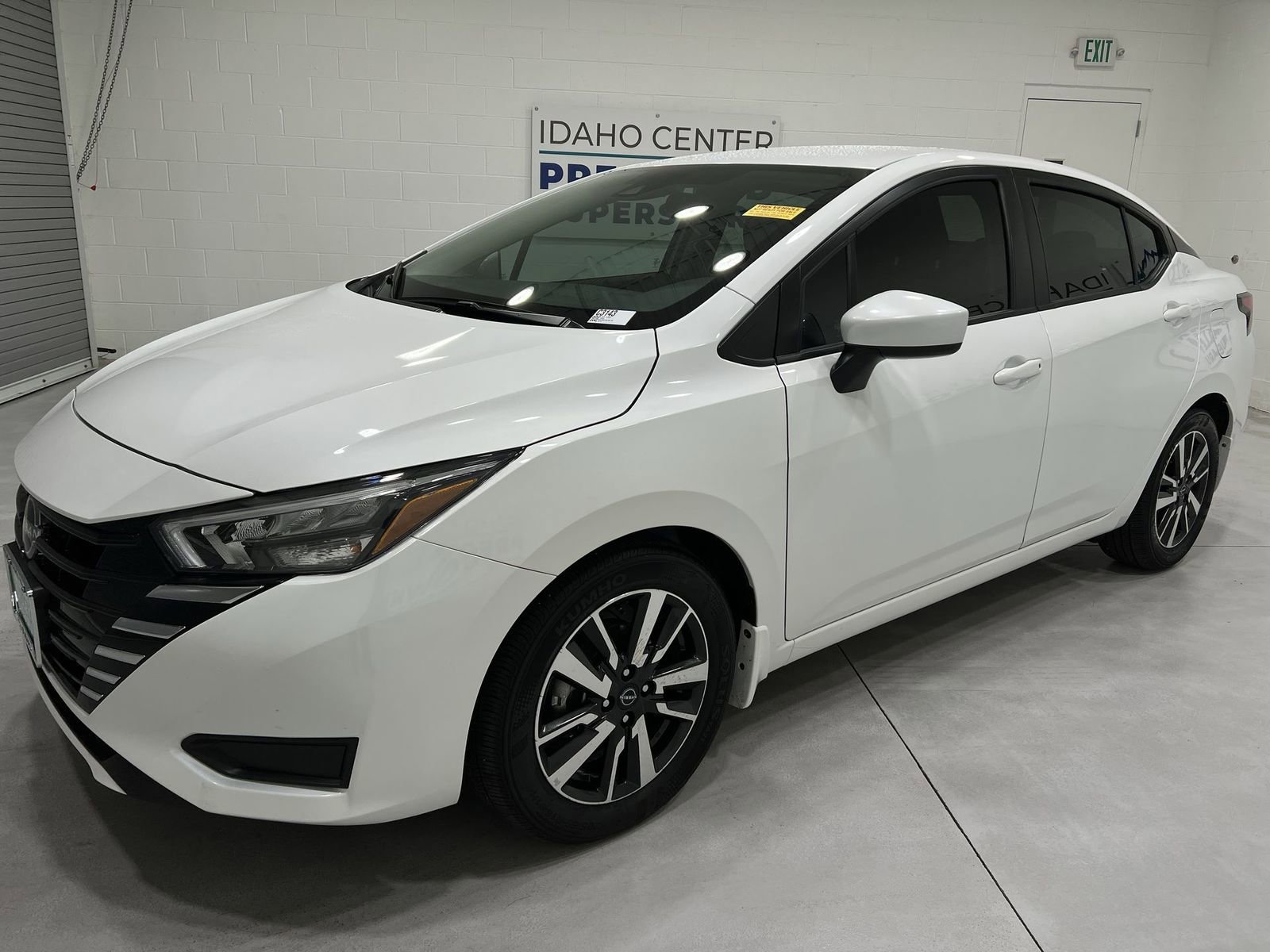 Used 2025 Nissan Versa SV w/ Trunk Package image 4