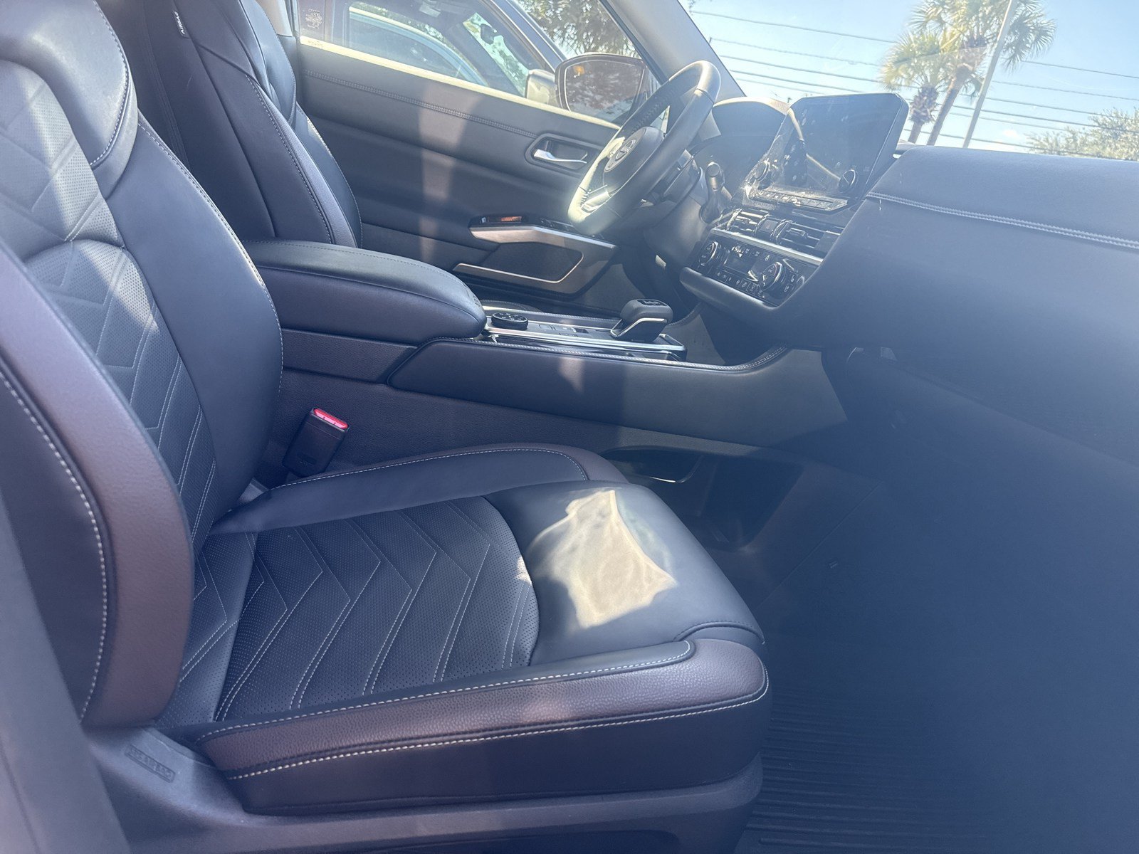 Used 2025 Nissan Pathfinder Platinum w/ Cargo Package AWD/4WD image 40
