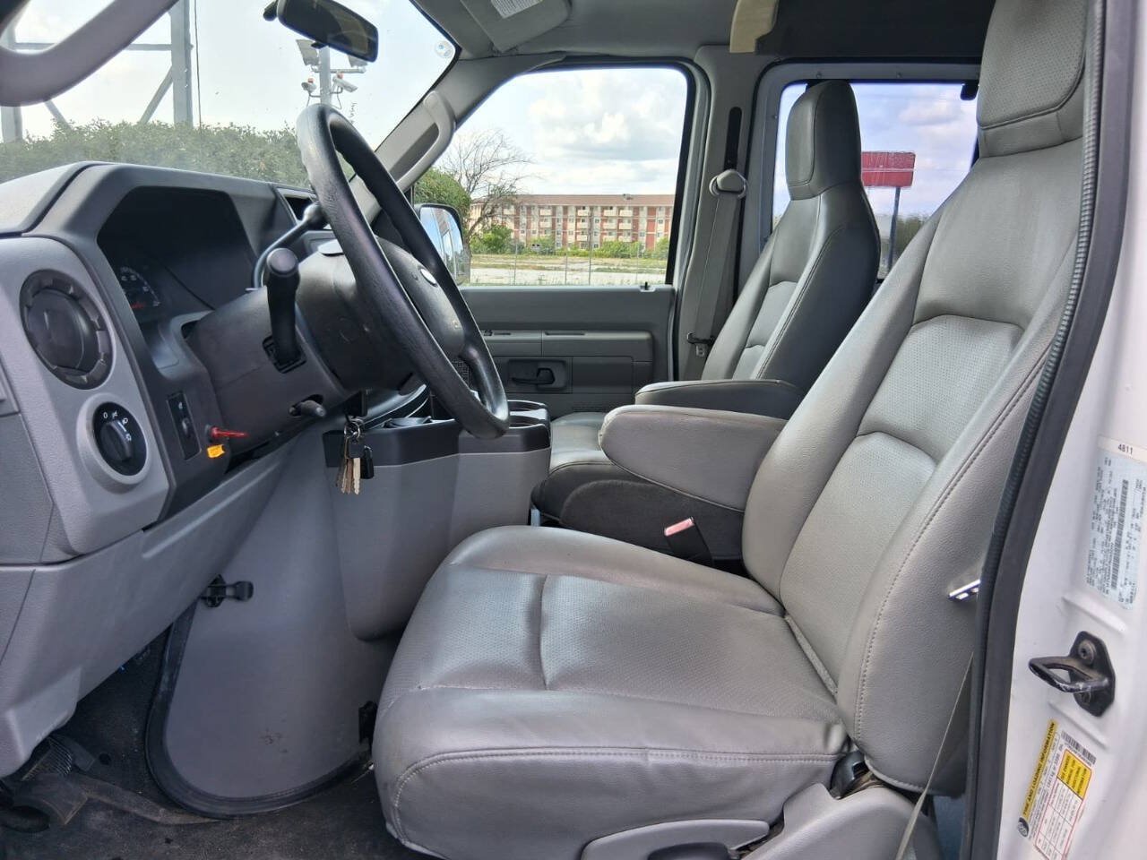 Used 2009 Ford E-250 and Econoline 250 Extended RWD image 16