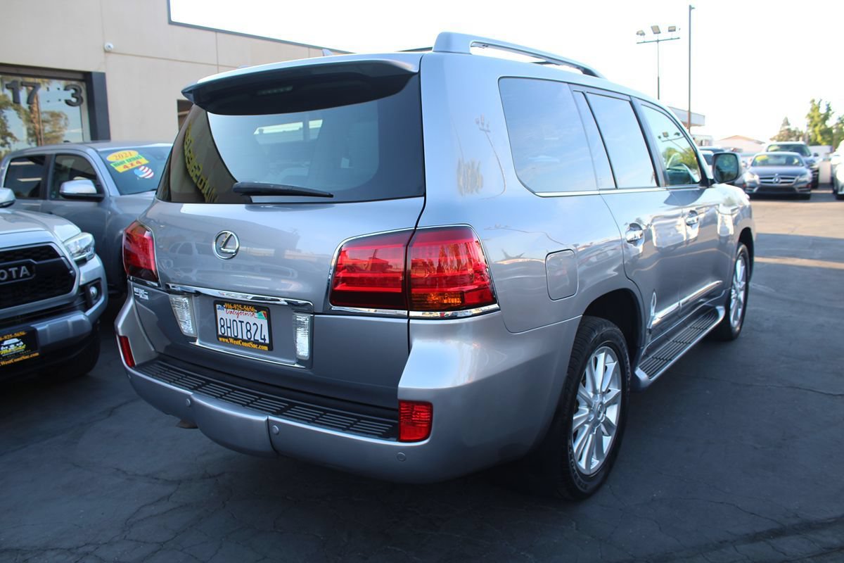 Used 2008 Lexus LX 570 4WD w/ Technology Pkg image 7