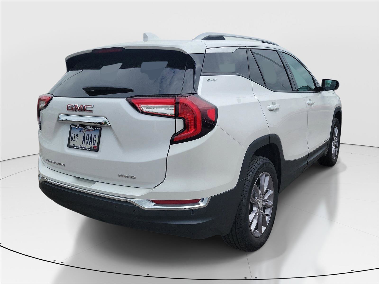 Used 2023 GMC Terrain SLT image 4