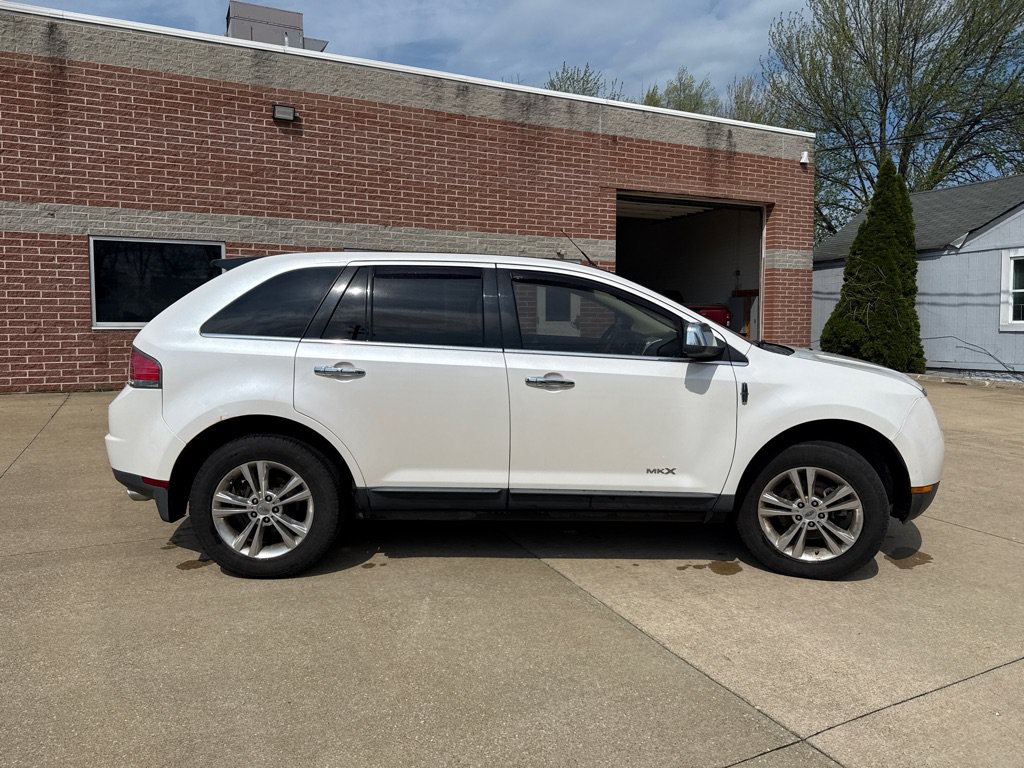 Used 2010 Lincoln MKX AWD image 4