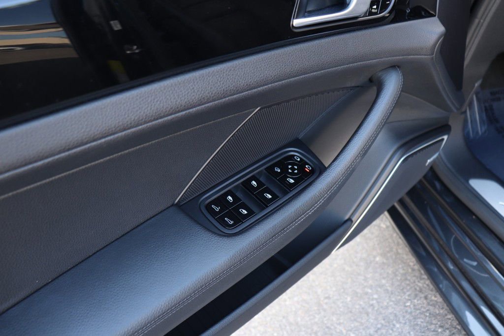 Used 2018 Porsche Panamera 4S w/ Premium Package Plus AWD/4WD image 38