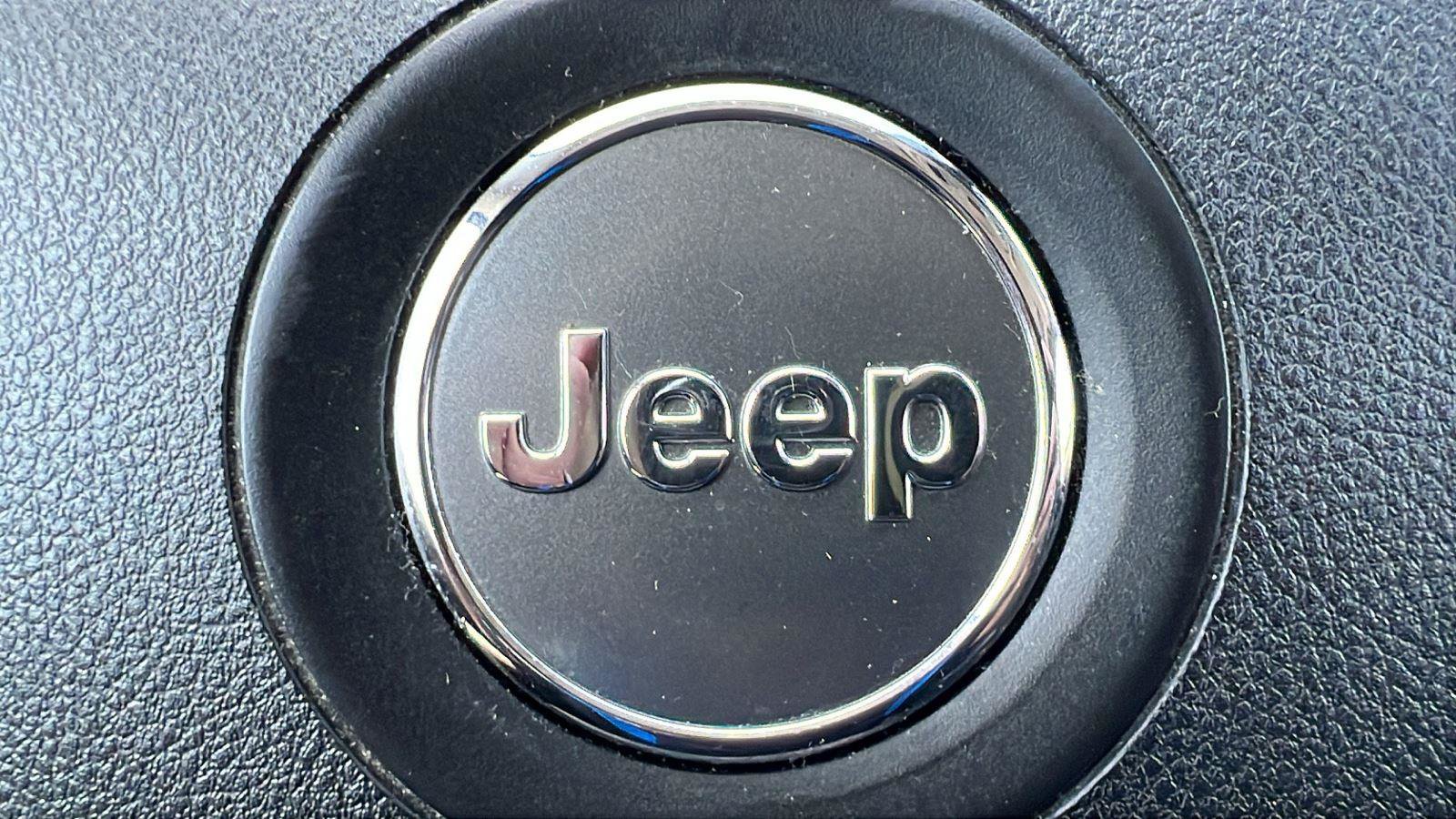 Used 2017 Jeep Cherokee 75th Anniversary AWD/4WD image 34