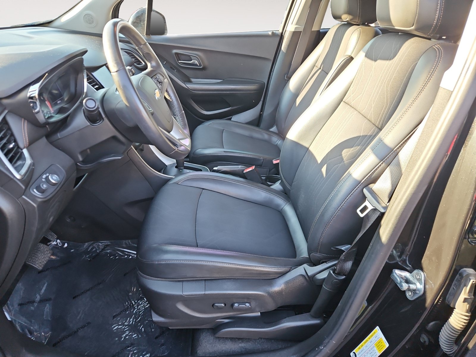 Used 2020 Chevrolet Trax LT w/ LT Convenience Package AWD/4WD image 9