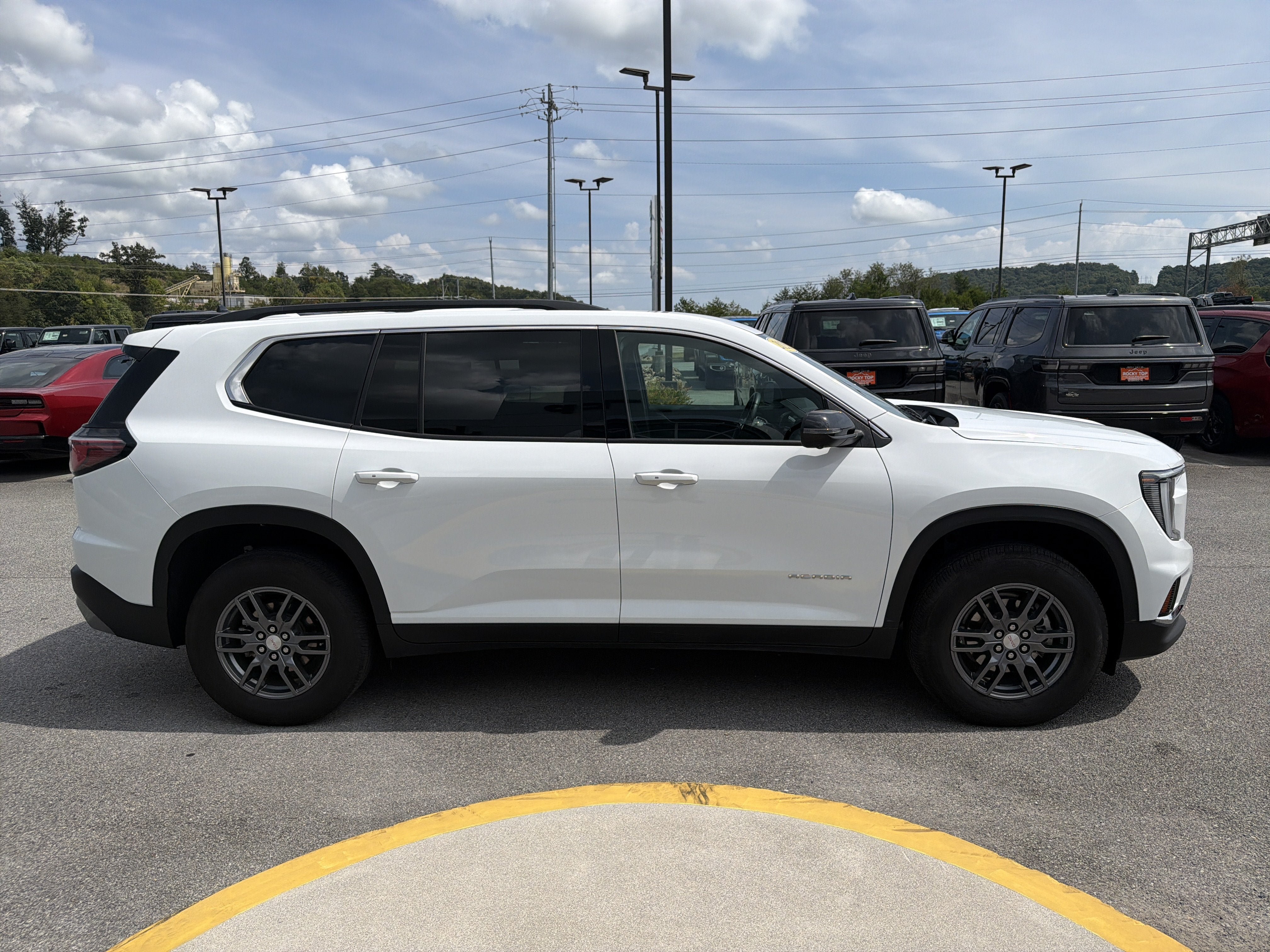 Used 2025 GMC Acadia Elevation FWD image 6