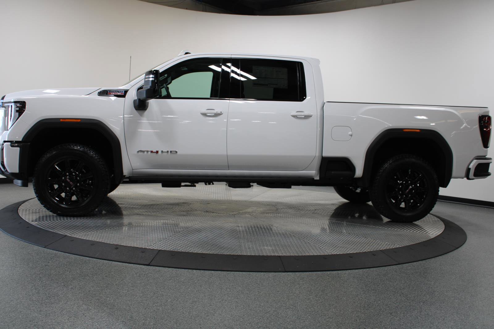 New 2026 GMC Sierra 2500 AT4 w/ AT4 Premium Plus Package AWD/4WD image 7