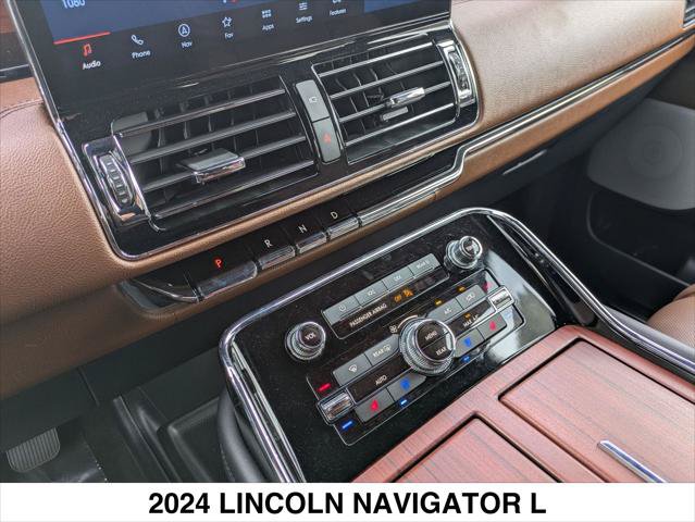 Used 2024 Lincoln Navigator L Reserve AWD/4WD image 16