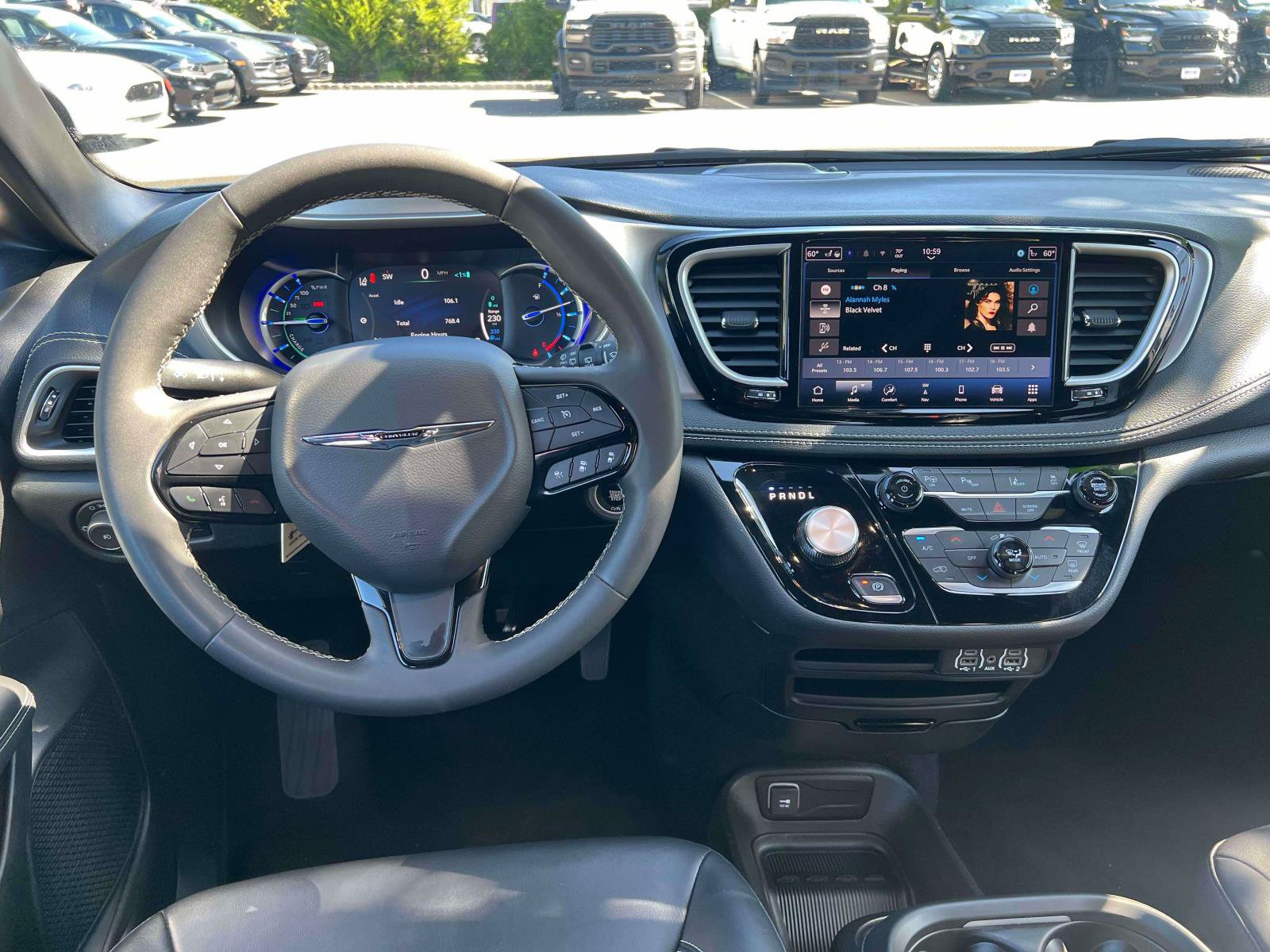 Used 2024 Chrysler Pacifica Limited FWD image 21