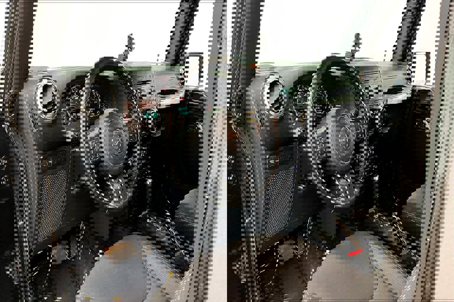 Used 2017 Jeep Wrangler Unlimited Rubicon w/ Connectivity Group image 18