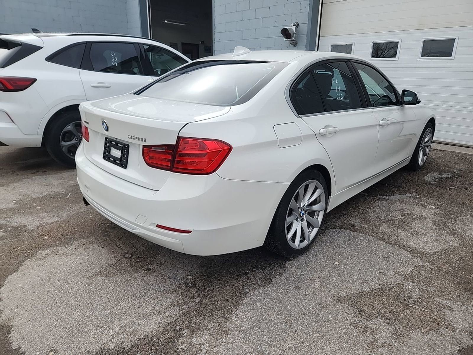 Used 2014 BMW 320i xDrive Sedan AWD/4WD image 3