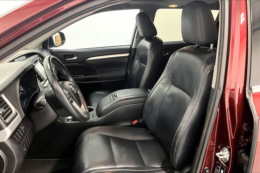 Used 2015 Toyota Highlander XLE image 34