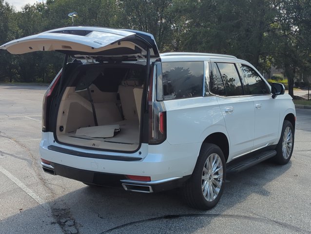 Used 2023 Cadillac Escalade Premium Luxury AWD/4WD image 8