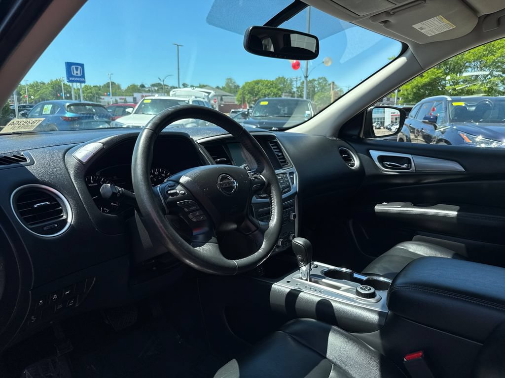 Used 2018 Nissan Pathfinder SL w/ Midnight Edition Package AWD/4WD image 16