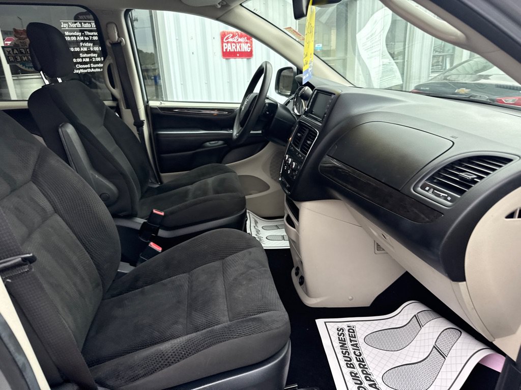 Used 2020 Dodge Grand Caravan SE FWD image 15