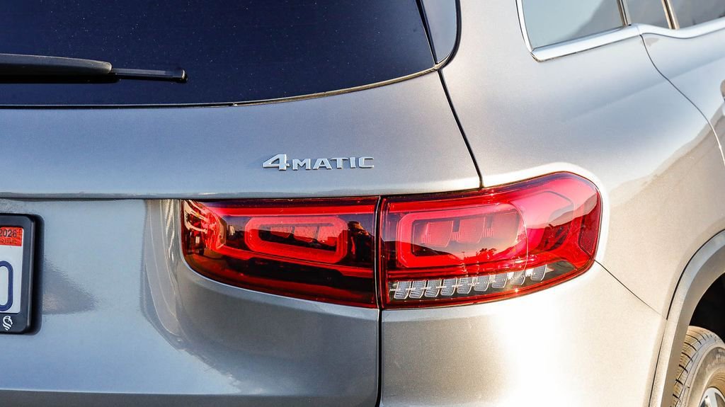 Used 2021 Mercedes-Benz GLB 250 4MATIC image 10