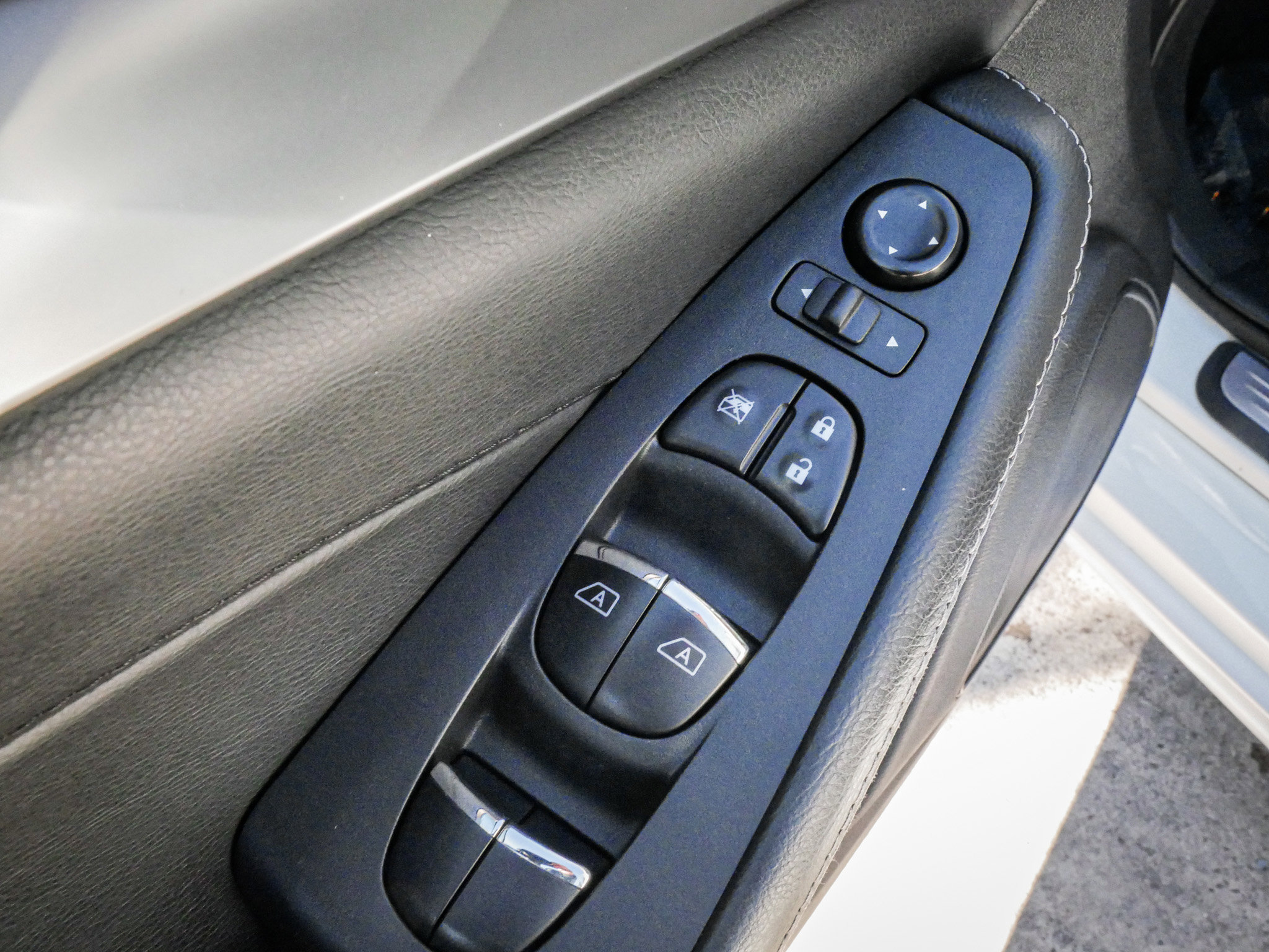 Used 2023 Nissan Maxima SL FWD image 15