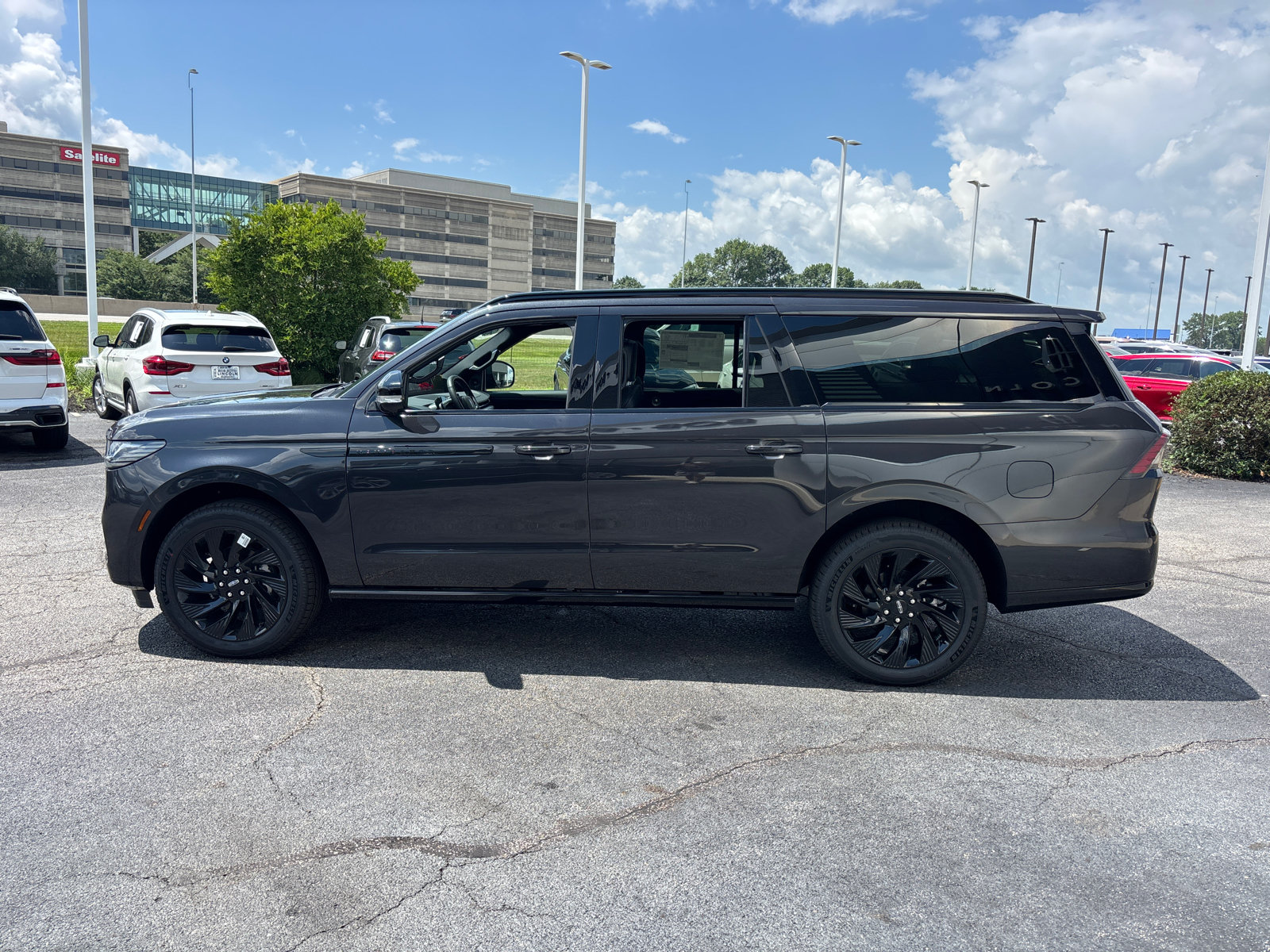 New 2027 Lincoln Navigator L Reserve w/ Jet Appearance Package AWD/4WD image 4