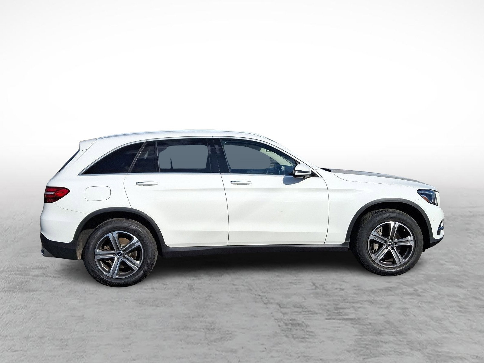 Used 2018 Mercedes-Benz GLC 300 4MATIC w/ Multimedia Package image 5