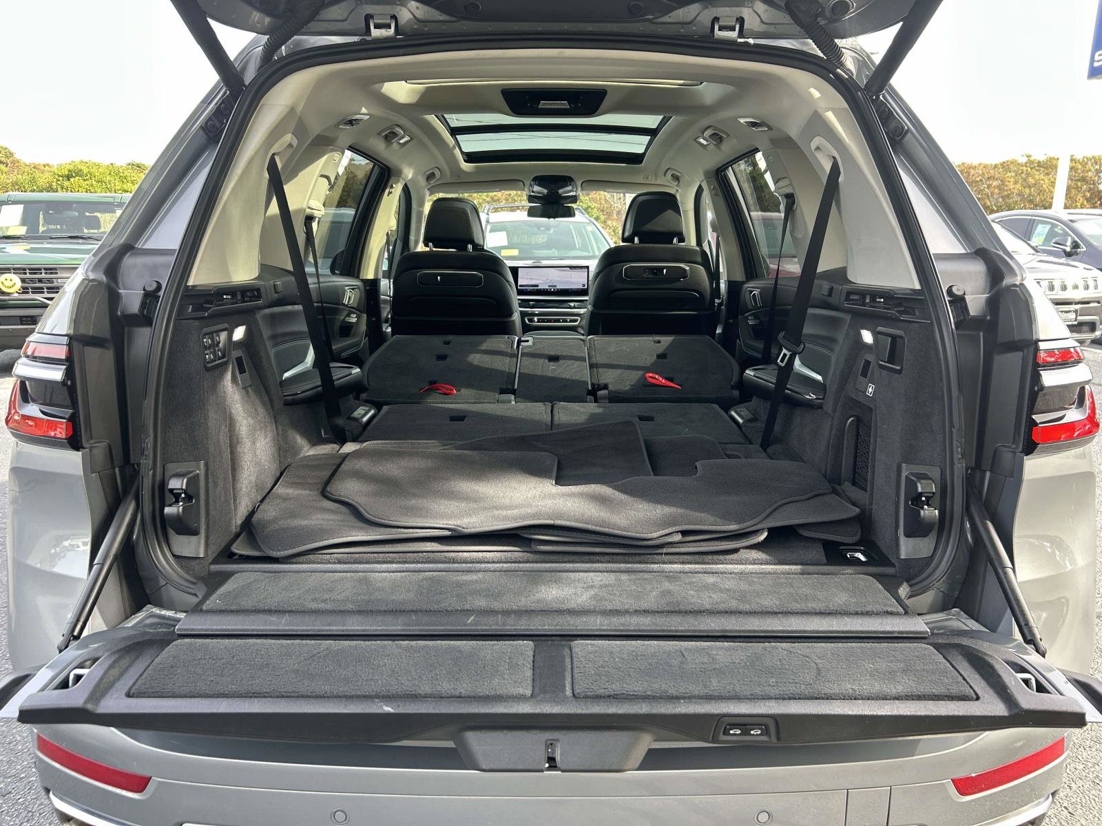 Used 2024 BMW X7 xDrive40i w/ Premium Package image 16