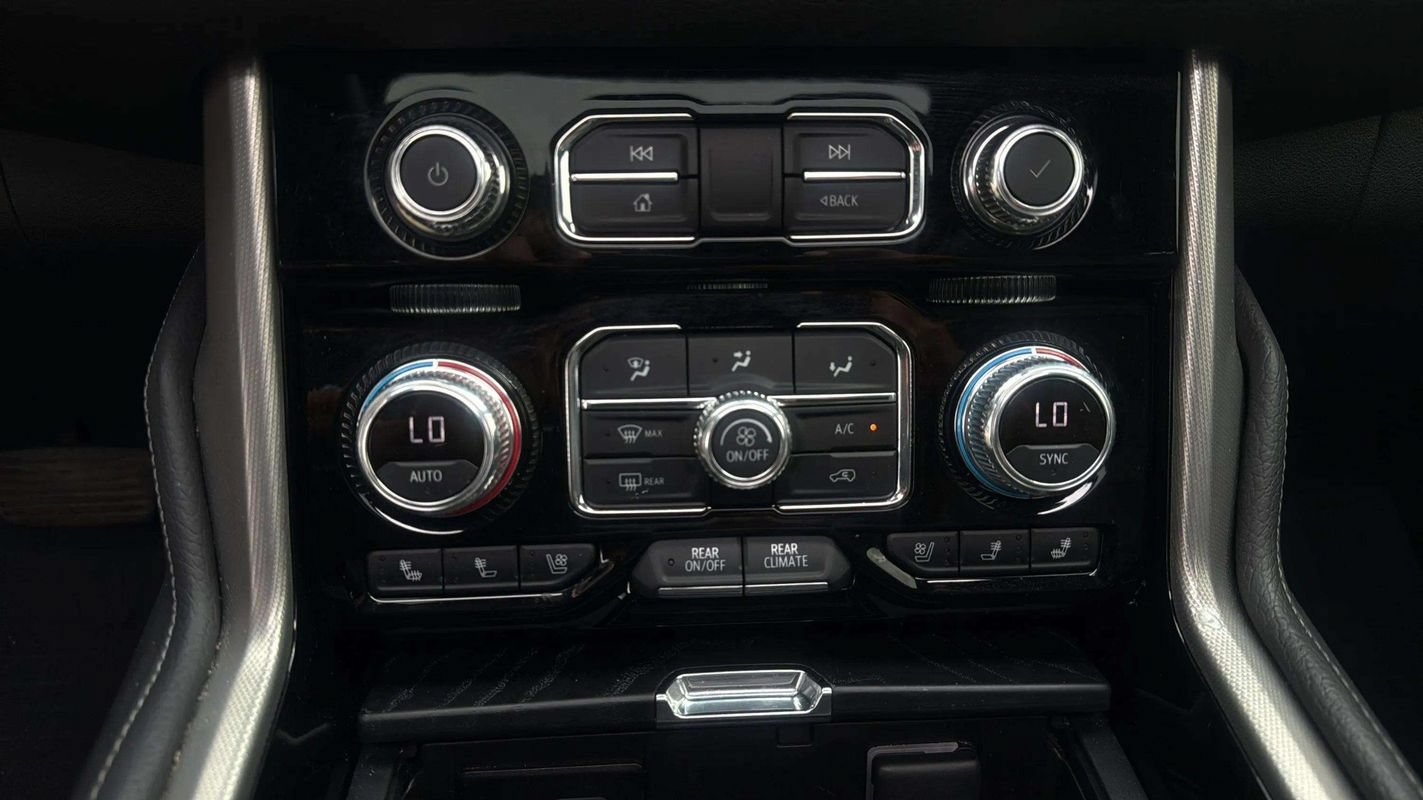 Used 2022 GMC Yukon XL Denali w/ Denali Ultimate Package AWD/4WD image 14